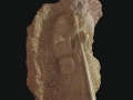 Compostelle 3: Le compagnon, bas-relief, taille directe, pierre dorée de Charlieu, H: 50 cm, B: 30 x 30 cm, 35 kg